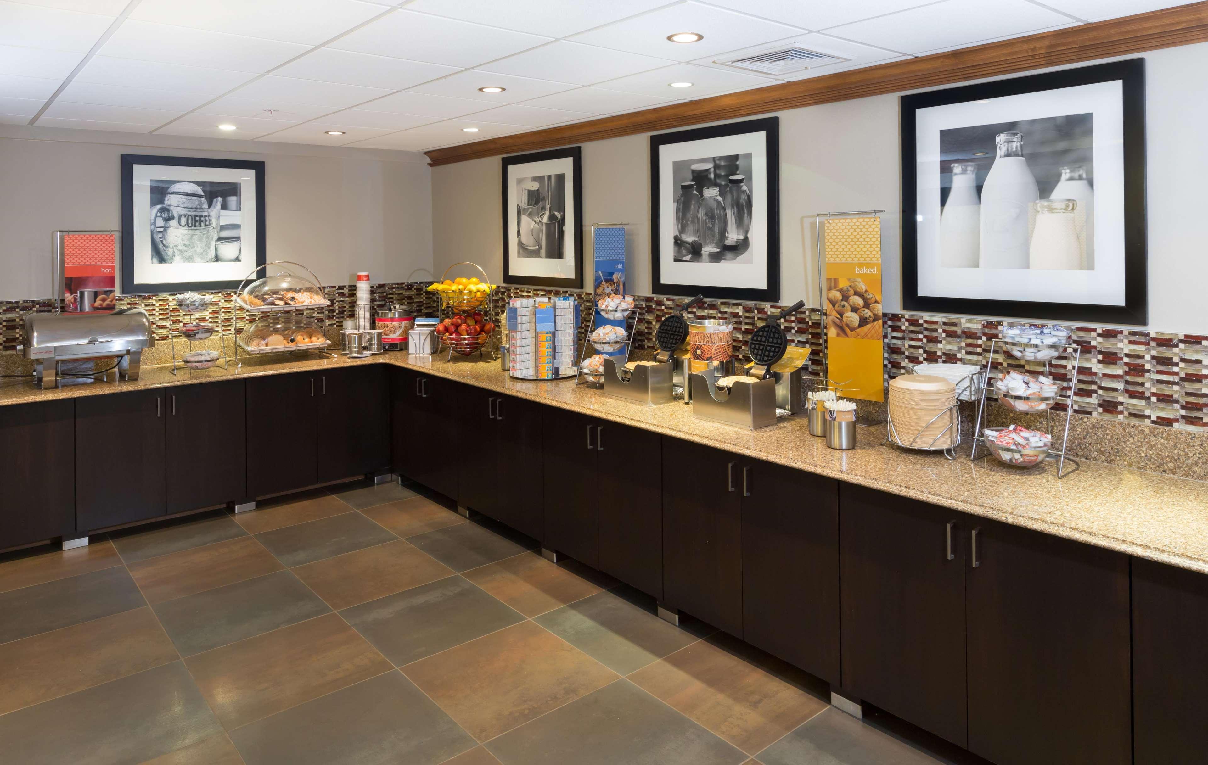 Hampton Inn Buffalo-Airport Galleria Mall Чіктоваґа Екстер'єр фото