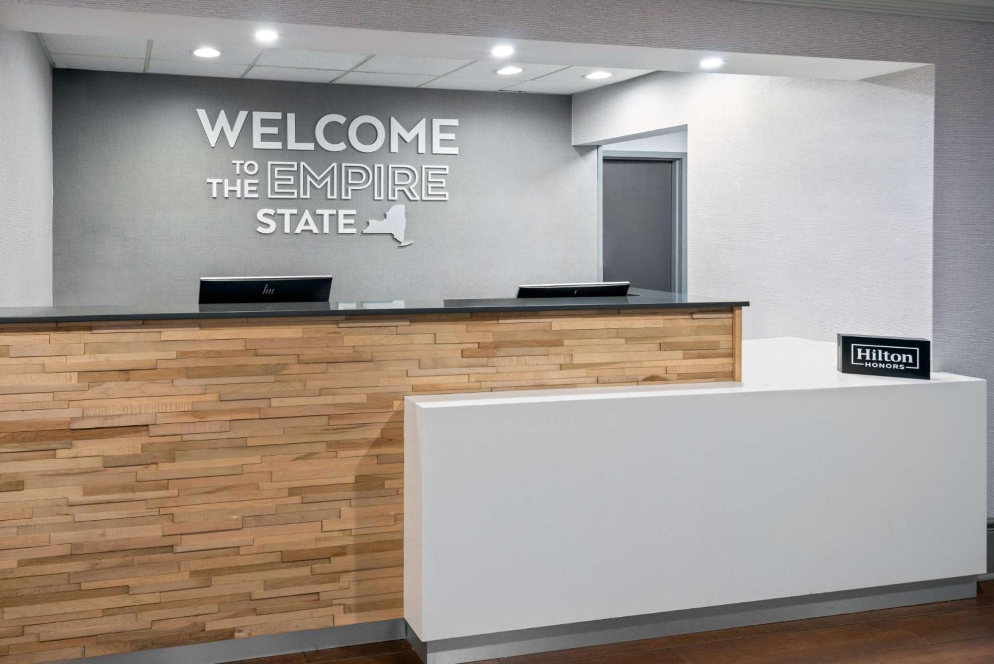 Hampton Inn Buffalo-Airport Galleria Mall Чіктоваґа Екстер'єр фото