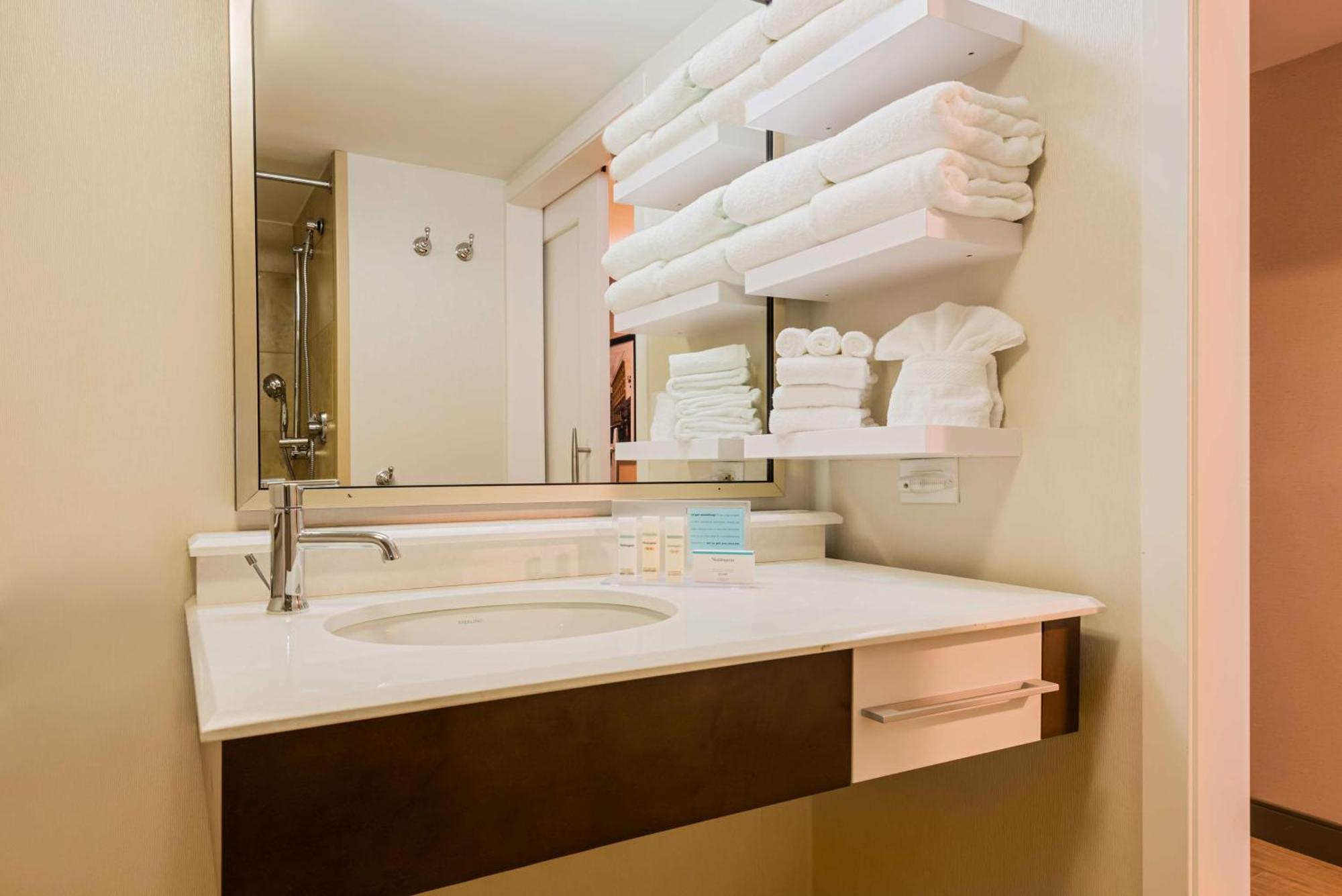 Hampton Inn Buffalo-Airport Galleria Mall Чіктоваґа Екстер'єр фото