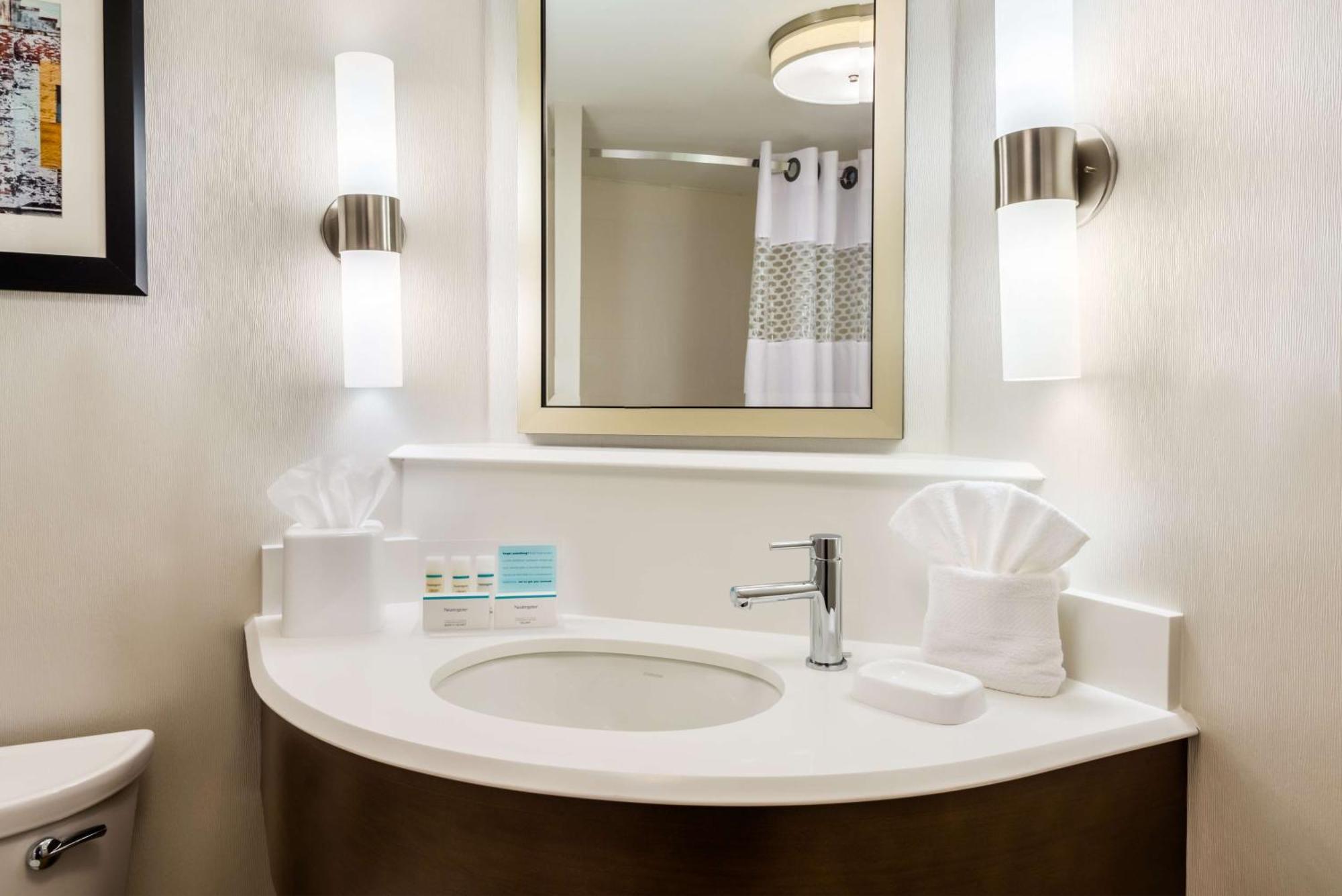 Hampton Inn Buffalo-Airport Galleria Mall Чіктоваґа Екстер'єр фото