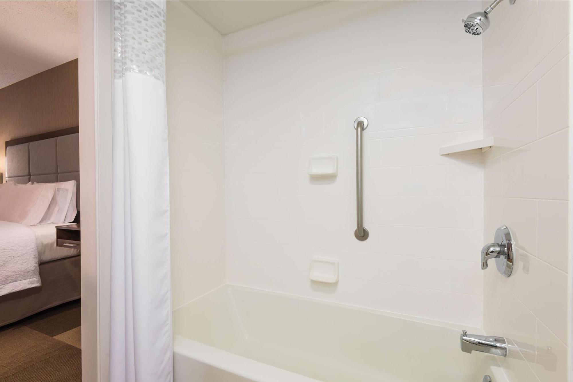 Hampton Inn Buffalo-Airport Galleria Mall Чіктоваґа Екстер'єр фото
