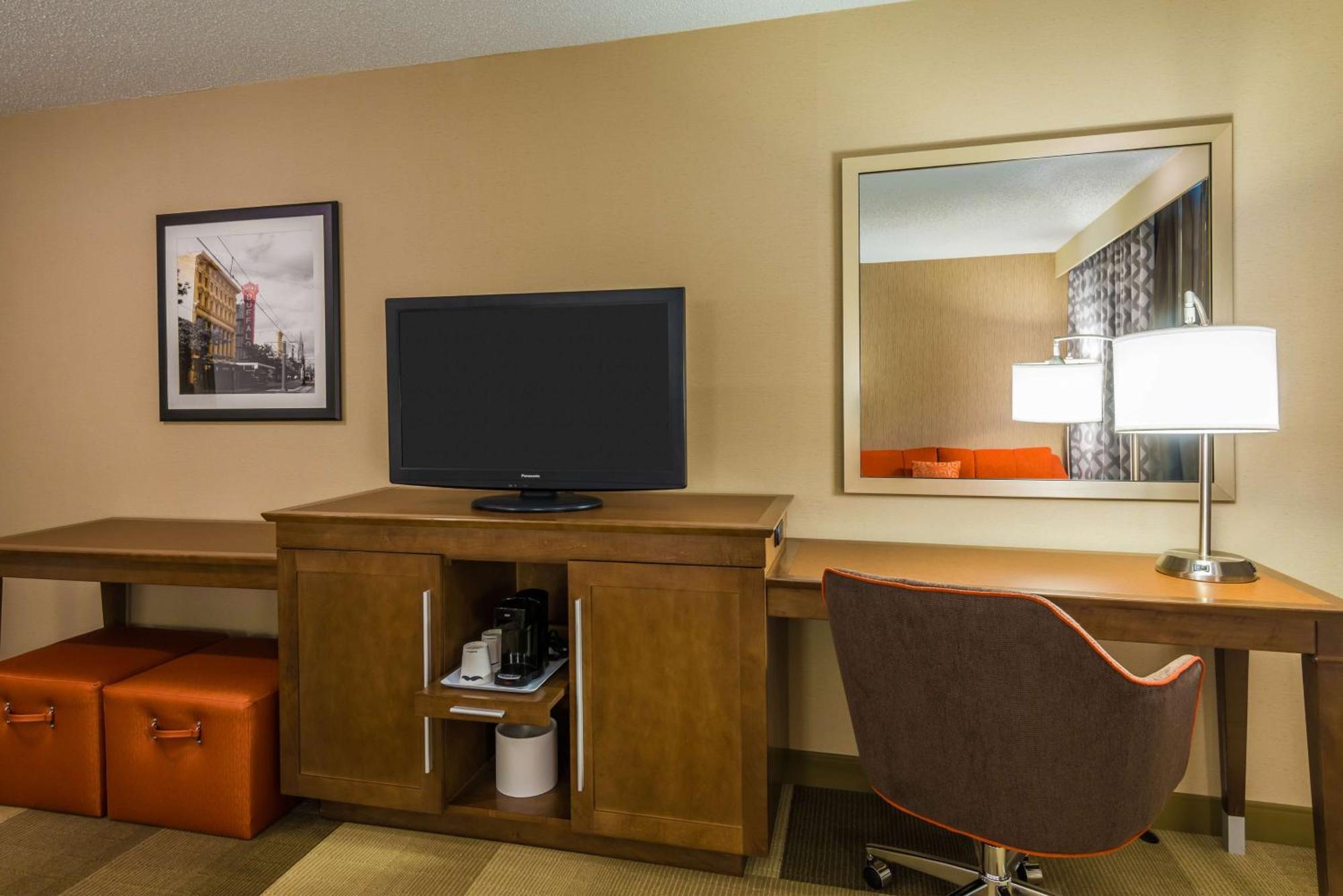 Hampton Inn Buffalo-Airport Galleria Mall Чіктоваґа Екстер'єр фото