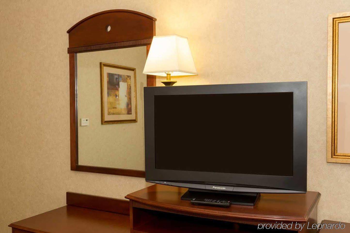 Hampton Inn Buffalo-Airport Galleria Mall Чіктоваґа Екстер'єр фото