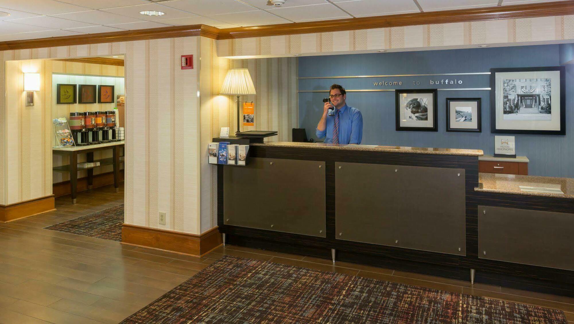 Hampton Inn Buffalo-Airport Galleria Mall Чіктоваґа Екстер'єр фото