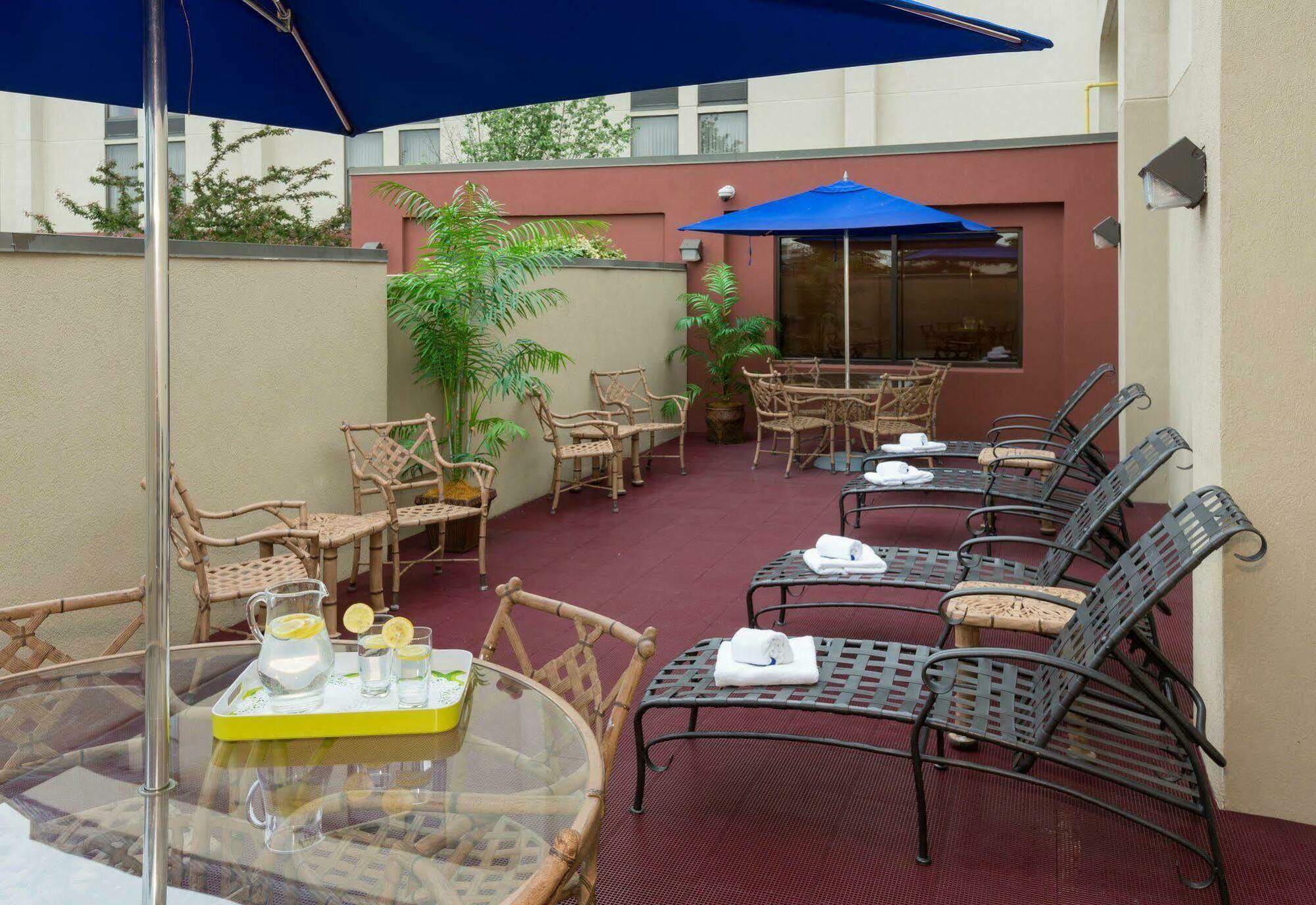 Hampton Inn Buffalo-Airport Galleria Mall Чіктоваґа Екстер'єр фото